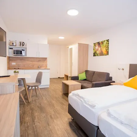 Schoko-apartments Mit Bad & Kueche ホテル Unterschneidheim