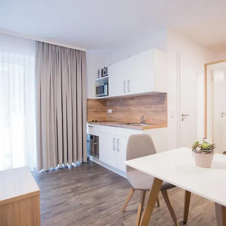 Schoko-apartments Mit Bad & Kueche ホテル Unterschneidheim