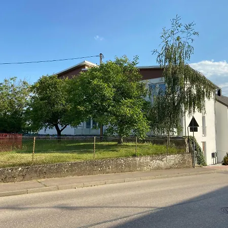 Hotel Schoko-apartments Mit Bad & Kueche Unterschneidheim