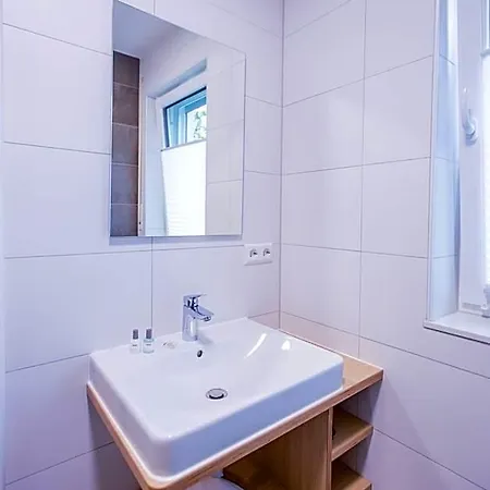 Отель Schoko-apartments Mit Bad & Kueche Unterschneidheim